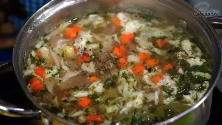 Быстрый грибной суп с овощами и зеленью: шаг 7