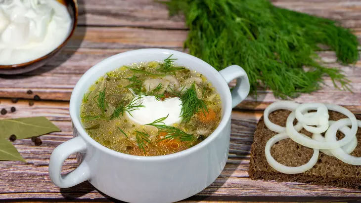 Быстрый грибной суп с овощами и зеленью: шаг 9