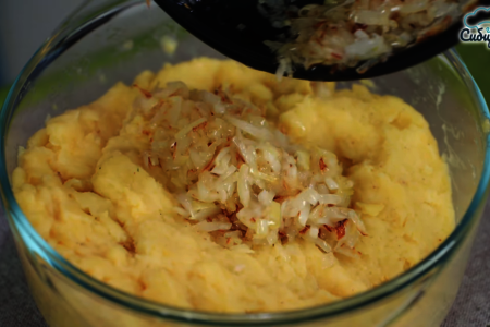 Картофельные котлеты с начинкой из сыра с ветчиной: шаг 3