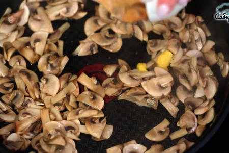 Диетические капустные котлеты с грибами и специями: шаг 2