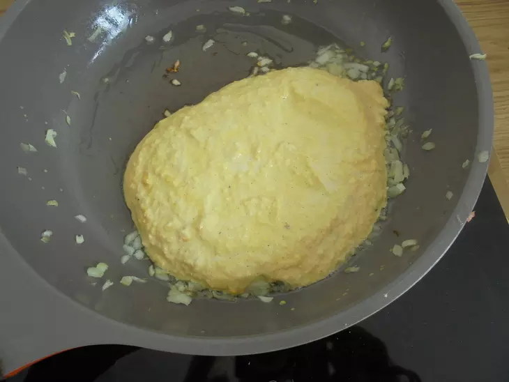 Нутовый омлет и салат из свежий овощей#постныйстол: шаг 5