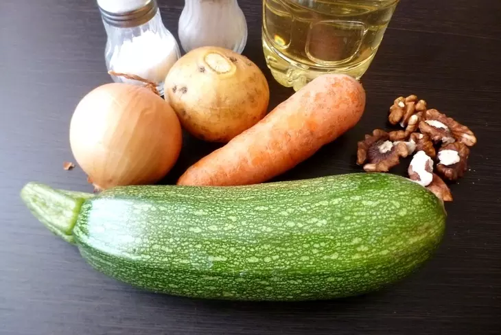 Кабачок, фаршированный овощами с грецкими орехами #постныйстол: шаг 1