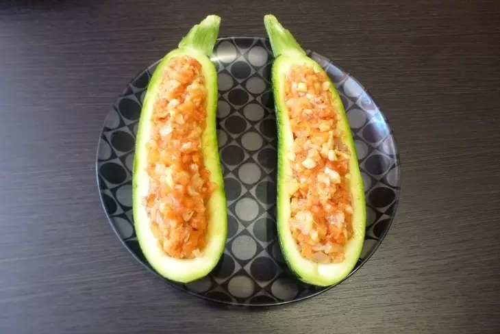 Кабачок, фаршированный овощами с грецкими орехами #постныйстол: шаг 5