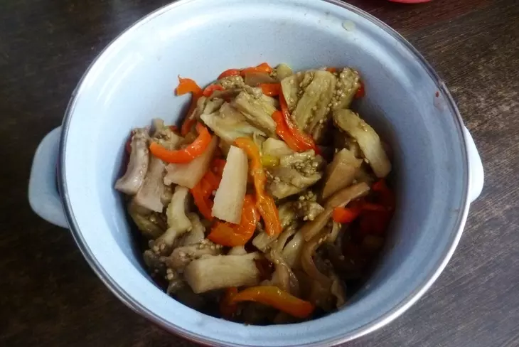 Салат из запечённых баклажанов с грецкими орехами #постныйстол: шаг 4