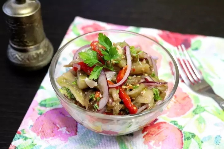 Салат из запечённых баклажанов с грецкими орехами #постныйстол: шаг 8