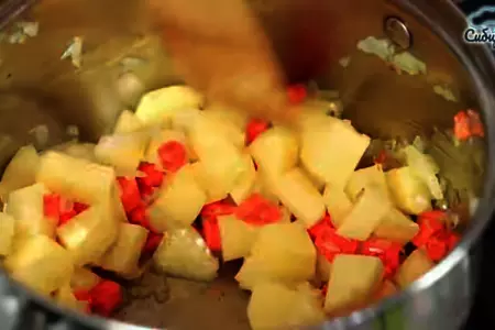 Рыбный суп из консервированной сайры и овощами с рисом: шаг 3
