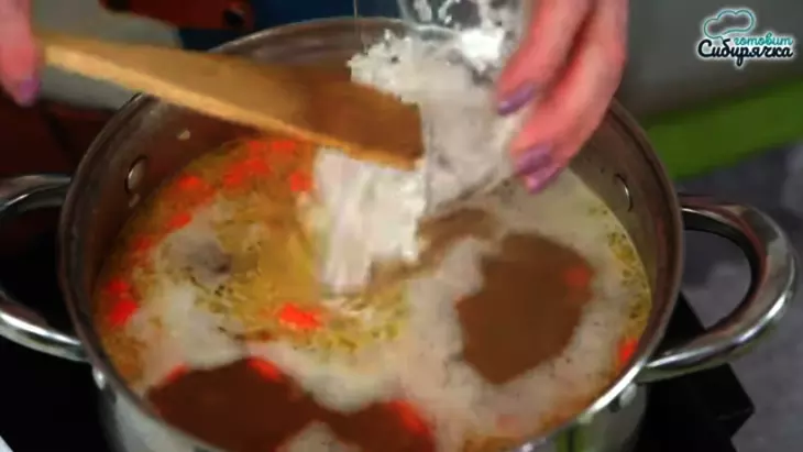 Рыбный суп из консервированной сайры и овощами с рисом: шаг 4