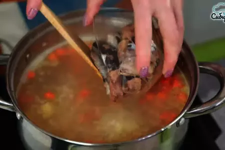 Рыбный суп из консервированной сайры и овощами с рисом: шаг 5