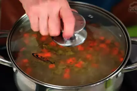 Рыбный суп из консервированной сайры и овощами с рисом: шаг 7