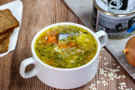 Рыбный суп из консервированной сайры и овощами с рисом: шаг 8