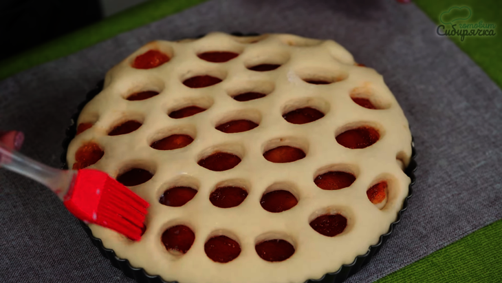 Творожно-абрикосовый пирог из дрожжевого теста в духовке: шаг 7