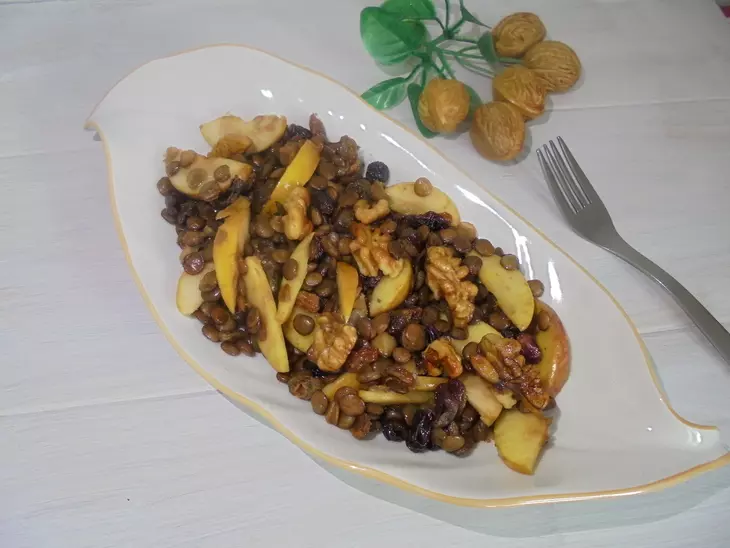 Салат с чечевицей, грецкими орехами и изюмом #постныйстол: шаг 6
