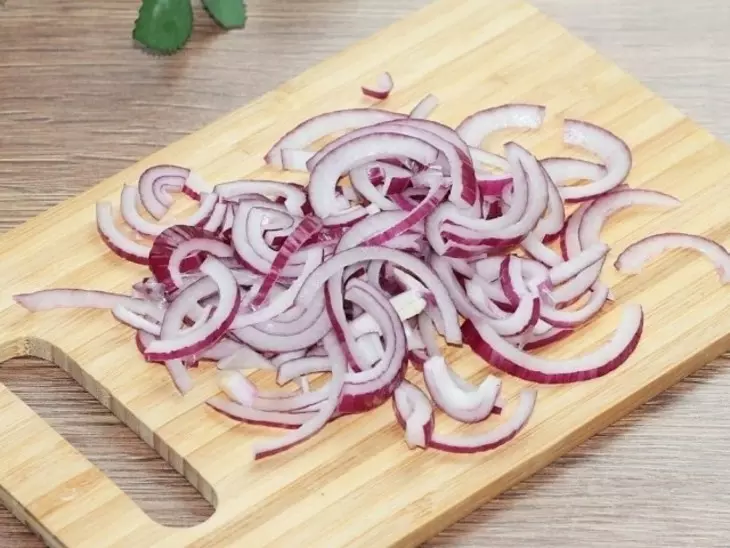 Гречневый салат с овощами и соусом: шаг 4