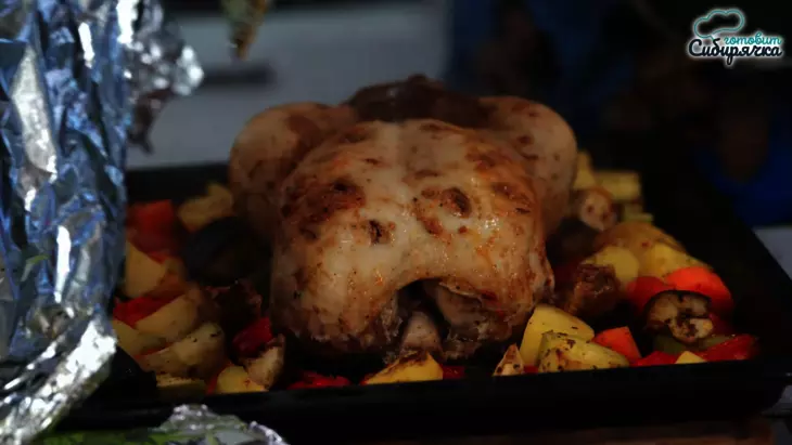 Курица под маринадом запеченная в фольге с овощами: шаг 7