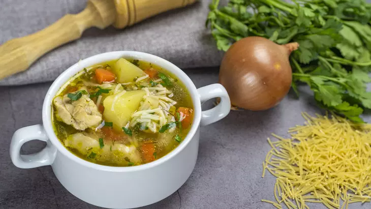 Диетический куриный суп с вермишелью и картофелем: шаг 9