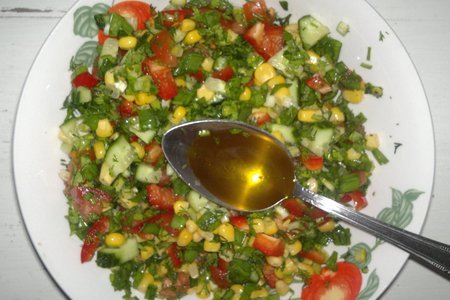 Салат с овощами, кукурузой и черемшой #постныйстол: шаг 10