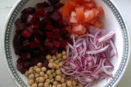 Салат из свёклы с помидорами, нутом и фиолетовым луком #постныйстол: шаг 6