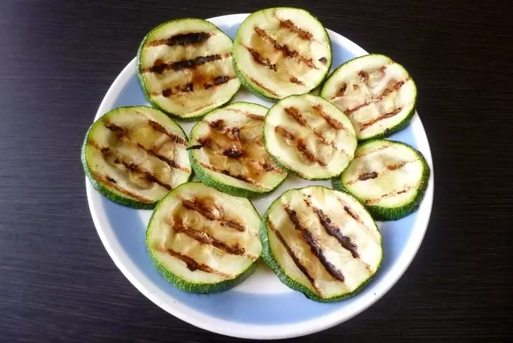 Табуле из кускуса с цуккини - гриль и кедровыми орехами #постныйстол: шаг 1