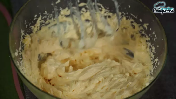Творожная пасха со сгущенным молоком и курагой с цукатами: шаг 4