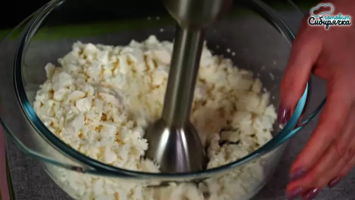 Творожная пасха со сгущенным молоком и курагой с цукатами: шаг 5