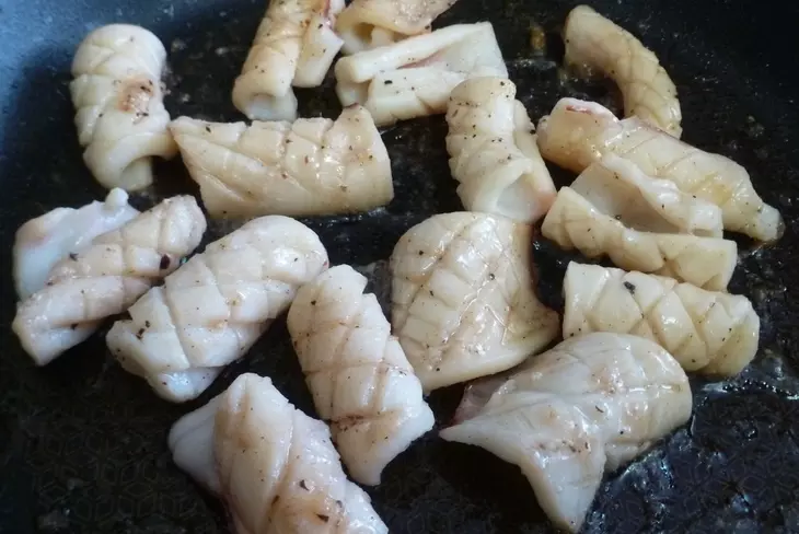 Азиатский салат с жаренными кальмарами #постныйстол: шаг 2