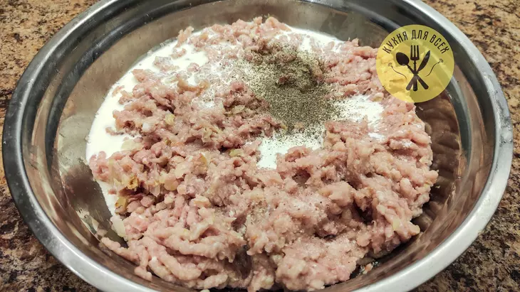 Куриные котлеты с соусом из шампиньонов: шаг 2