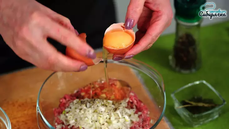Быстрый суп с овощами и мясными фрикадельками с клецками: шаг 1