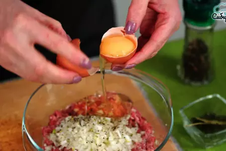 Быстрый суп с овощами и мясными фрикадельками с клецками: шаг 1