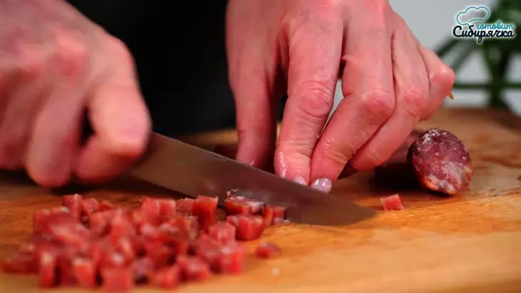 Окрошка с овощами и колбасой на домашнем квасе: шаг 4