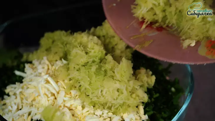 Окрошка с овощами и колбасой на домашнем квасе: шаг 7