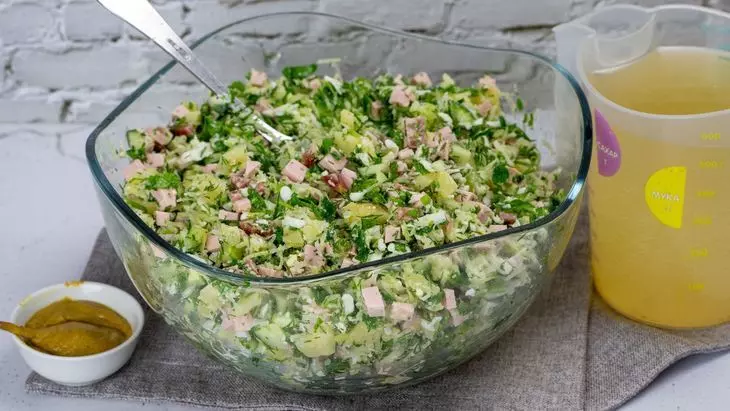 Окрошка с овощами и колбасой на домашнем квасе: шаг 8