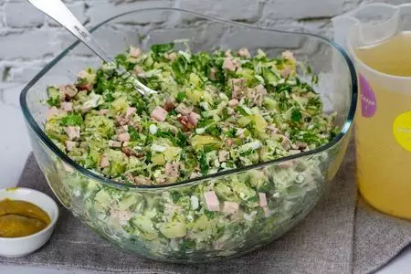 Окрошка с овощами и колбасой на домашнем квасе: шаг 8