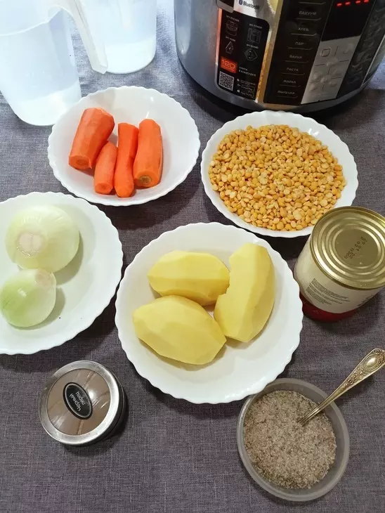 Гороховый суп с тушёнкой: шаг 1