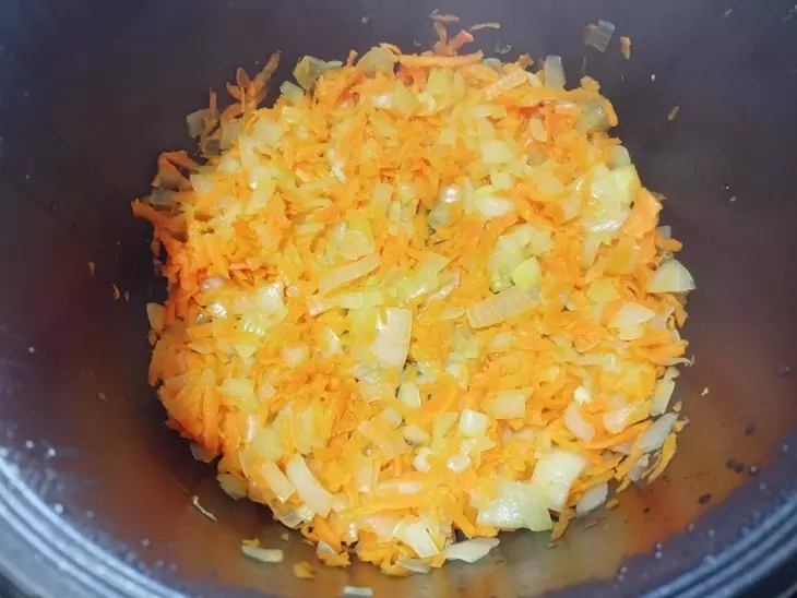 Гороховый суп с тушёнкой: шаг 3