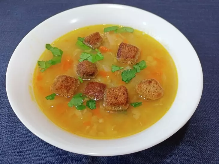 Гороховый суп с тушёнкой: шаг 6