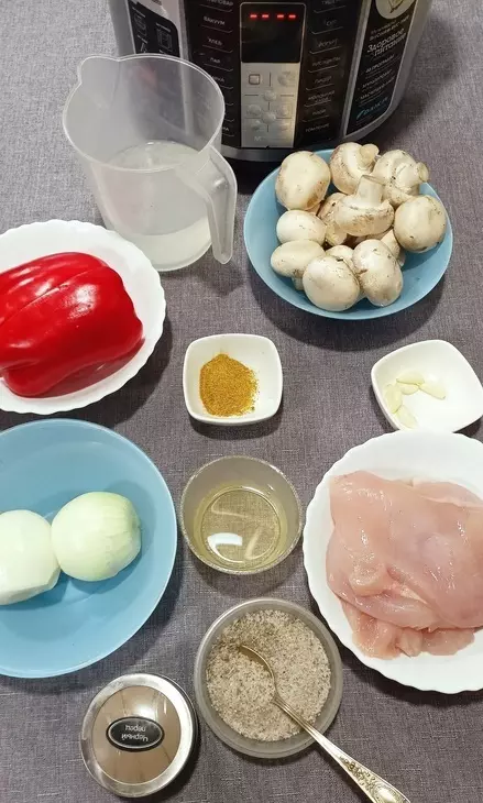 Курица с грибами в мультиварке: шаг 1