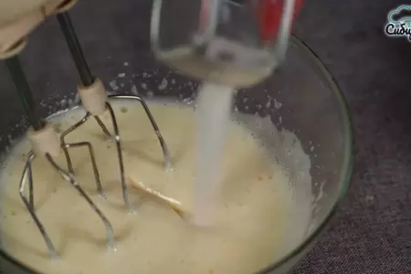 Песочный пирог с начинкой из творога с клубникой: шаг 6