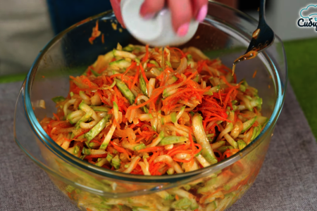 Корейский салат из кабачков с морковью: шаг 7