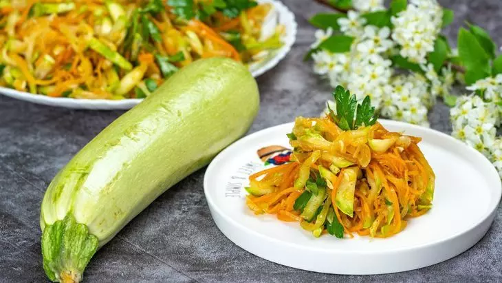 Корейский салат из кабачков с морковью: шаг 9