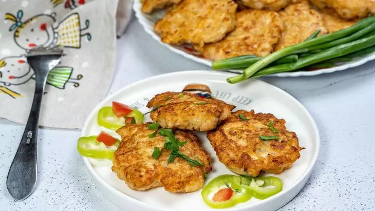 Котлеты из куриного филе с репчатым луком и специями: шаг 8