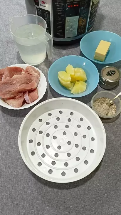 Свинина с ананасами на пару (в мультиварке): шаг 1