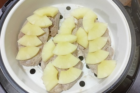 Свинина с ананасами на пару (в мультиварке): шаг 3