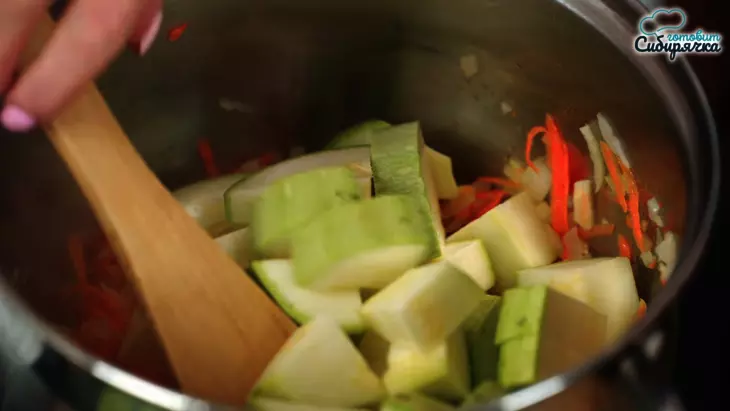 Суп-пюре из кабачков с морковью и луком на мясном бульоне: шаг 2