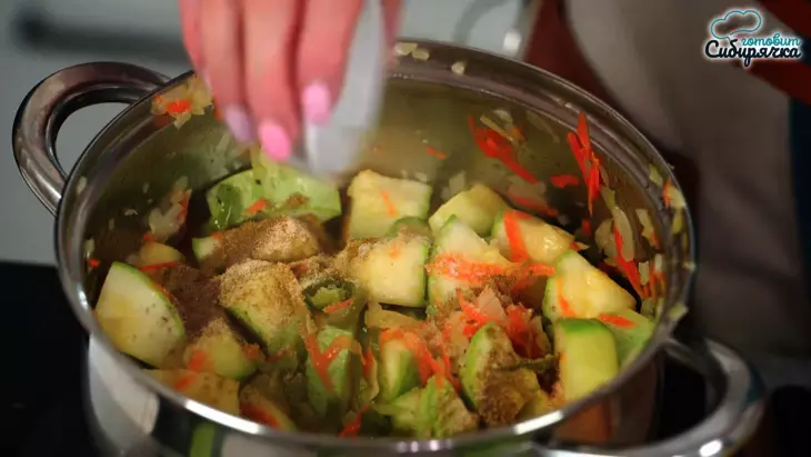 Суп-пюре из кабачков с морковью и луком на мясном бульоне: шаг 4