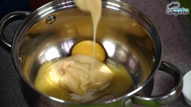 Домашнее ванильное мороженое со сгущенкой без сливок: шаг 1