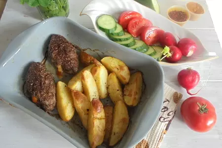 Запеченные говяжьи котлеты с киноа и моцареллой и запеченным молодым картофелем #блюдосизюминкой: шаг 9