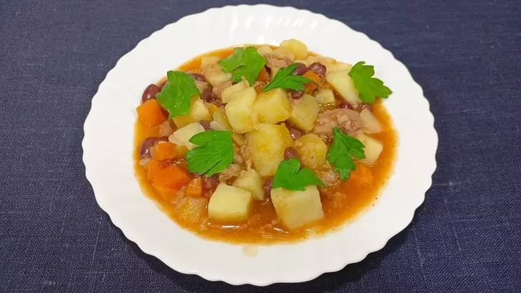 Картофель с фасолью и тушенкой: шаг 6