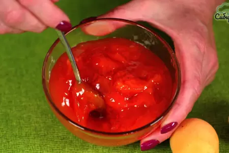 Варенье из абрикосов с обжаренными ядрышками косточек: шаг 8