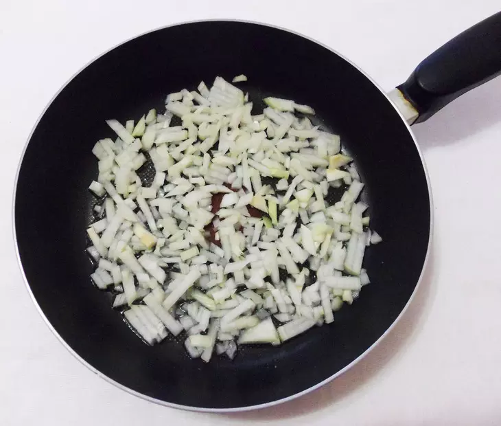 Рыбные котлеты из сельди со свекольным соусом #блюдосизюминкой: шаг 2