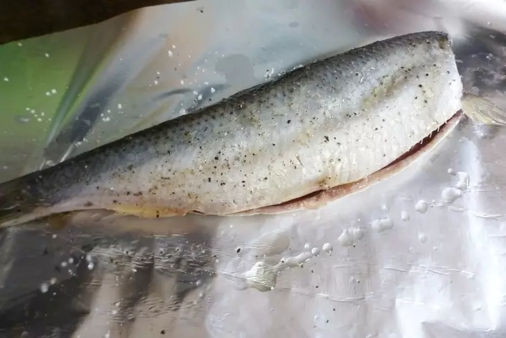 Рийет из запеченной сельди с вялеными томатами и розовым перцем #блюдосизюминкой: шаг 1